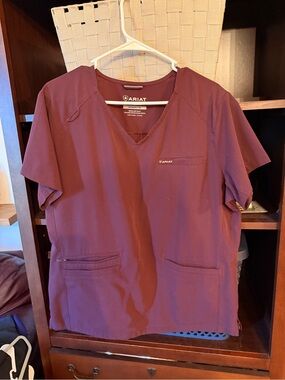 Ariat Women's Clara 6 Pocket Scrub Top in color WINETASTING